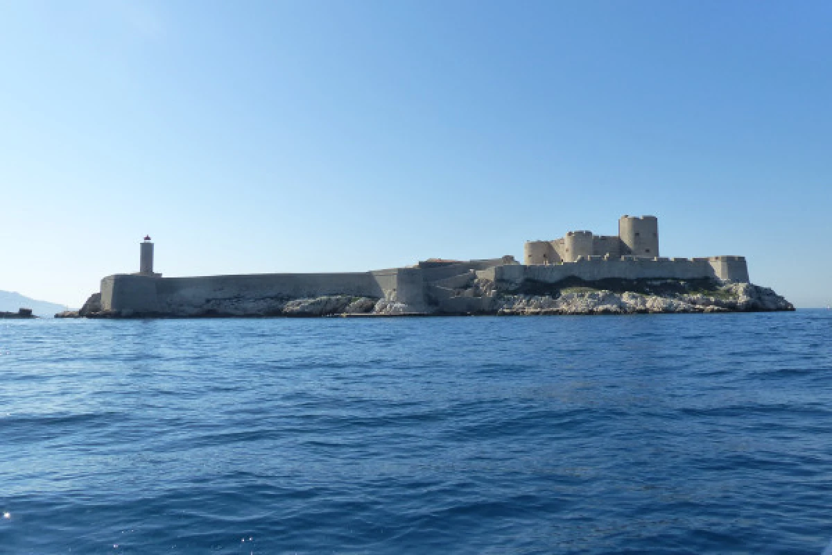 Visit the If Castle - Sea walking 3h tour - Bonjour Fun