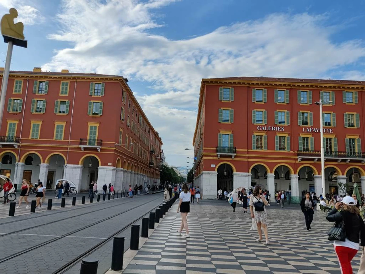 Guided walking tour of Nice - Bonjour Fun