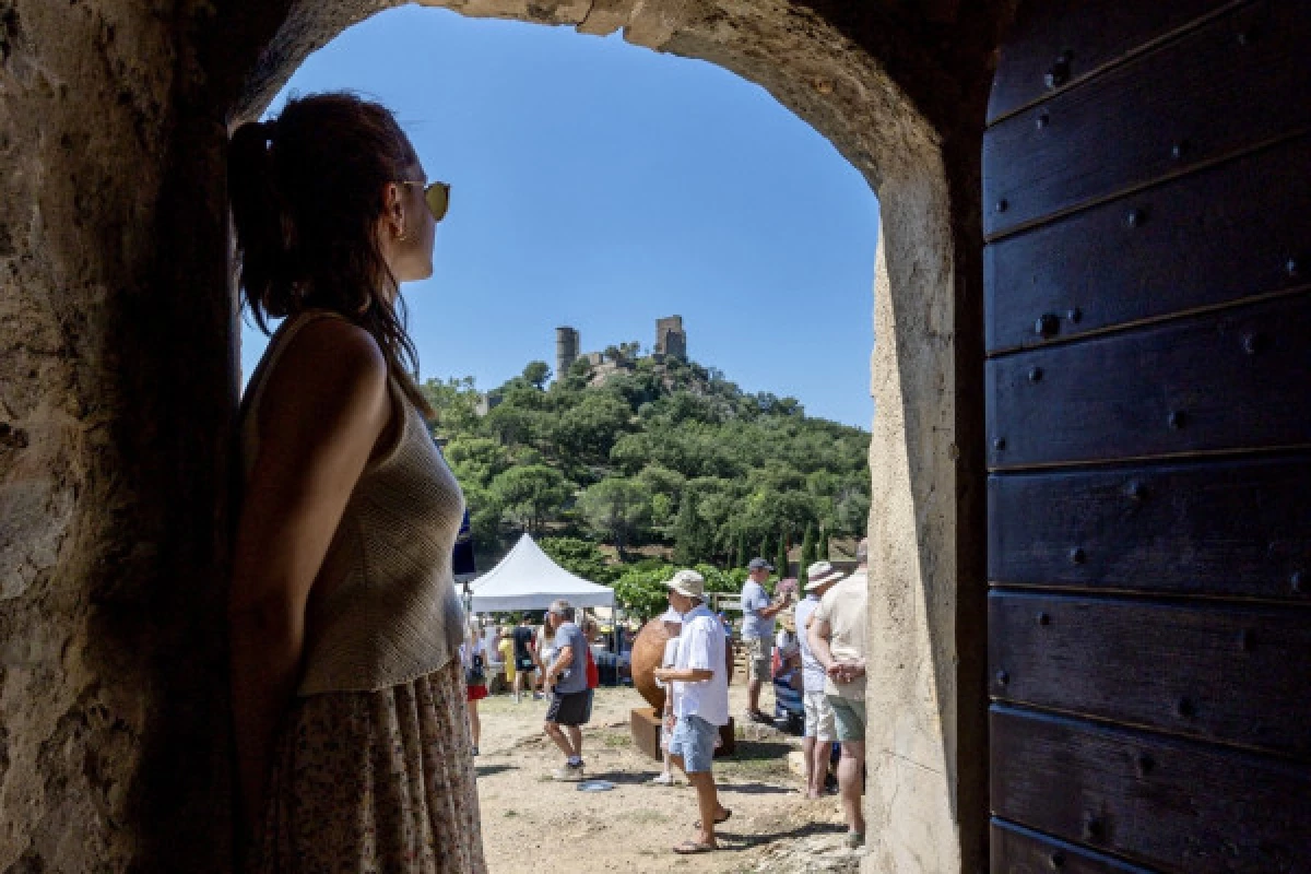 Guided tour of medieval Grimaud - Bonjour Fun