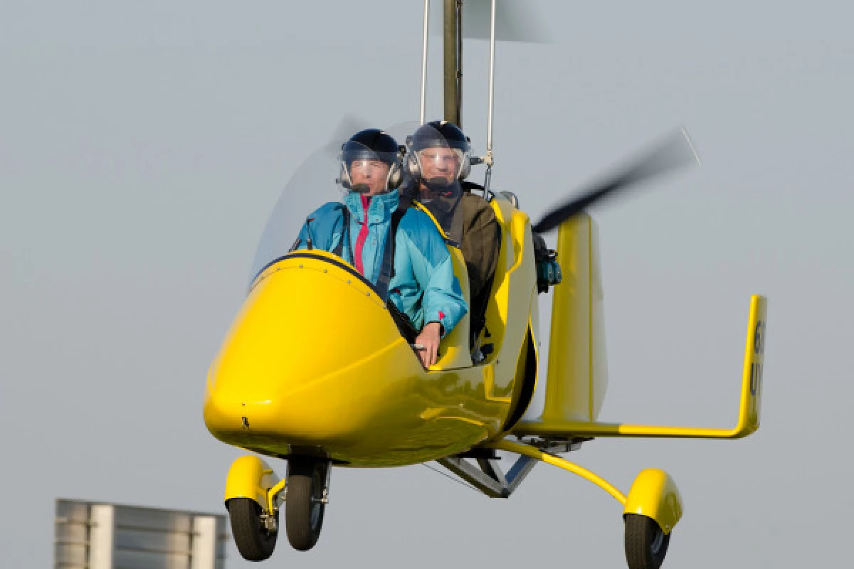 Custom Flight in a microlight autogyro - Bonjour Fun