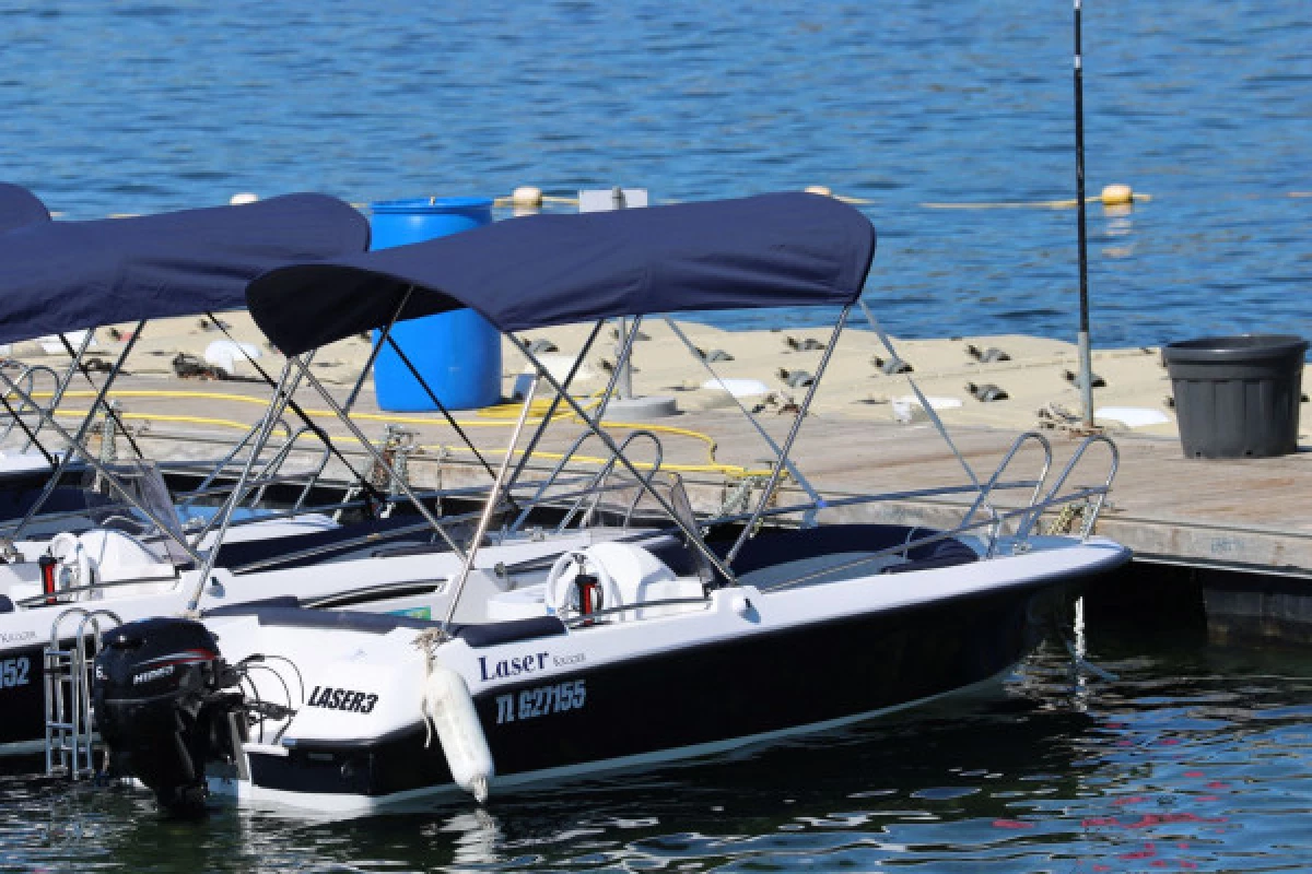 ISSAMBRES -  Classic boat rental without licence with cold drinks included 3h - Bonjour Fun