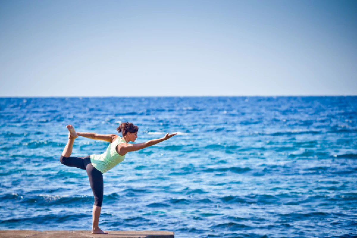 Yoga on the beach - Les Issambres - Bonjour Fun